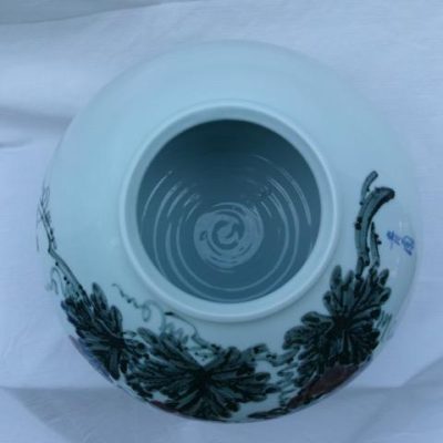 HC-011 — Grape-Motif Chinese Decorative Vessel (view 3)