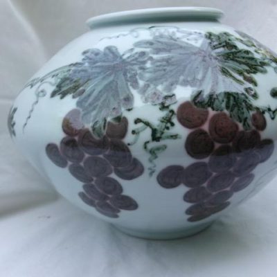 HC-011 — Grape-Motif Chinese Decorative Vessel (view 11)