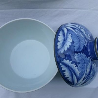 HC-013 — Large Chinese Blue-and-White Covered Vessel (view 2)