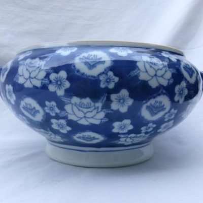 HC-018 — Large Chinese Blue-and-White Covered Bowl with Lion-Mask Handles (view 6)