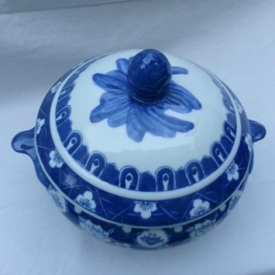HC-018 — Large Chinese Blue-and-White Covered Bowl with Lion-Mask Handles (view 8)