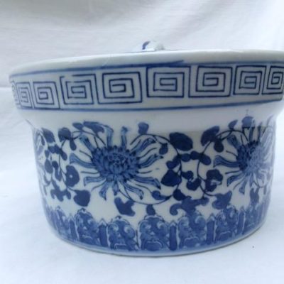 HC-023 — Chinese Blue-and-White Covered Jar (view 11)