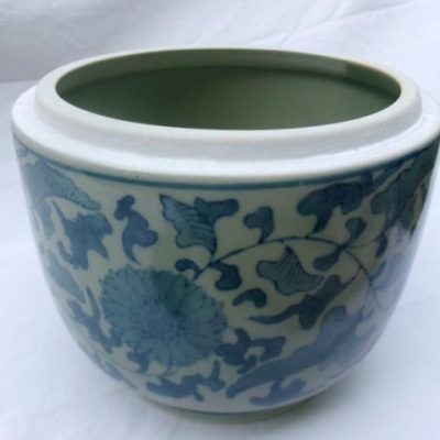 HC-026 — Chinese Blue-and-White Pierced Ceramic Potpourri Vessel (view 8)