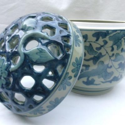 HC-026 — Chinese Blue-and-White Pierced Ceramic Potpourri Vessel (view 9)